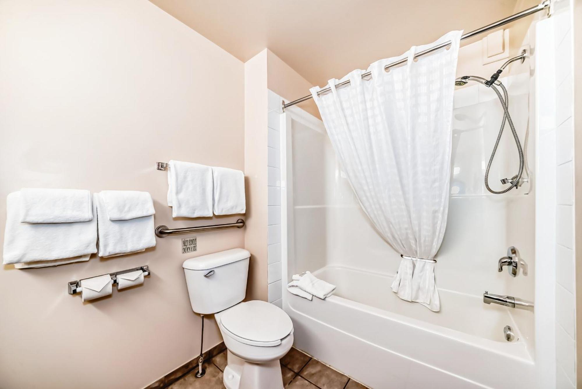 Grande Cache Inn & Suites Eksteriør billede