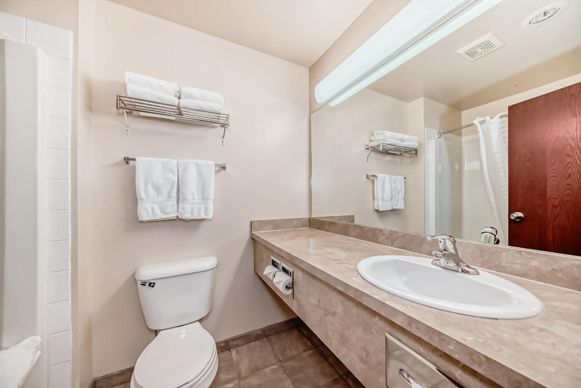 Grande Cache Inn & Suites Eksteriør billede