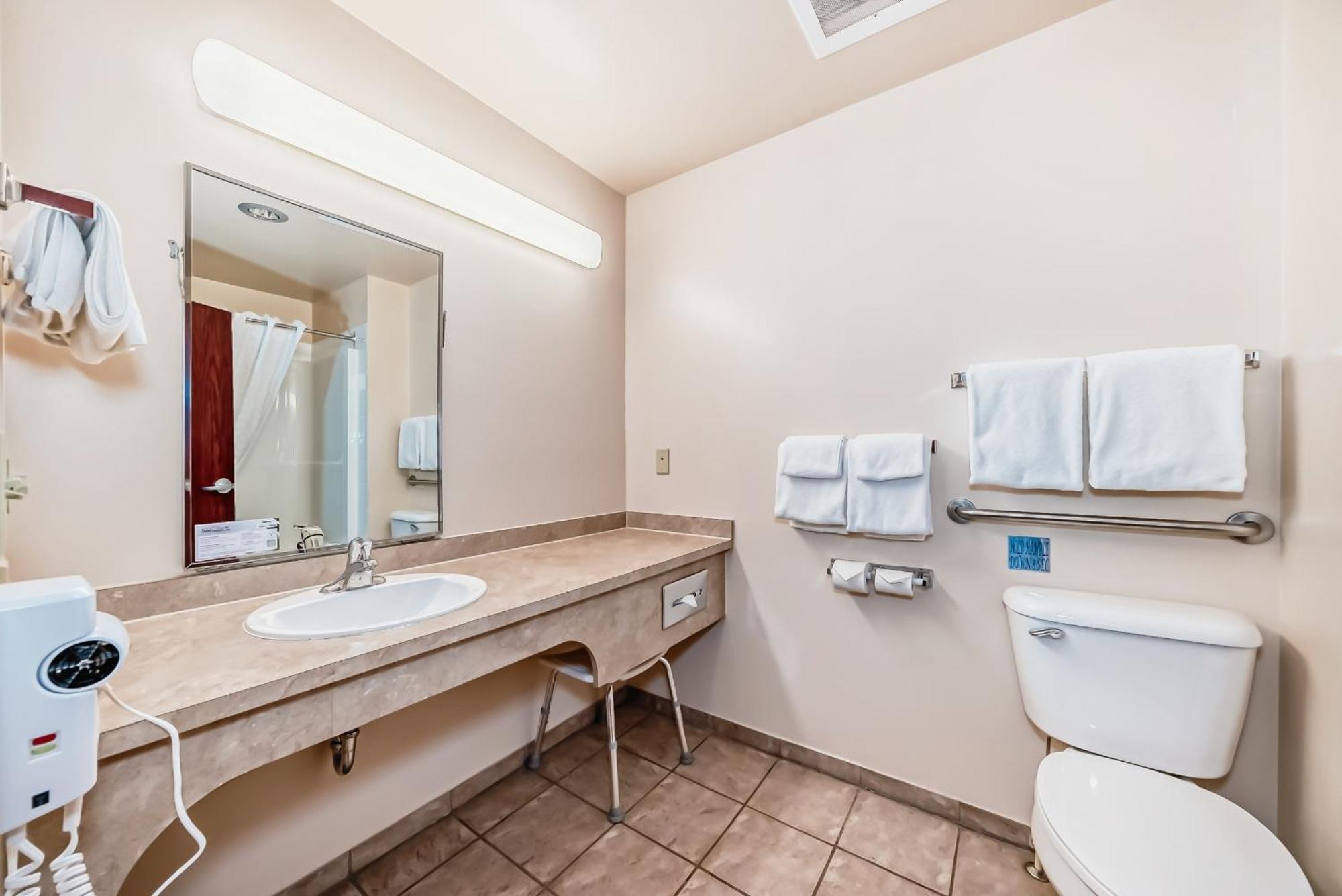 Grande Cache Inn & Suites Eksteriør billede