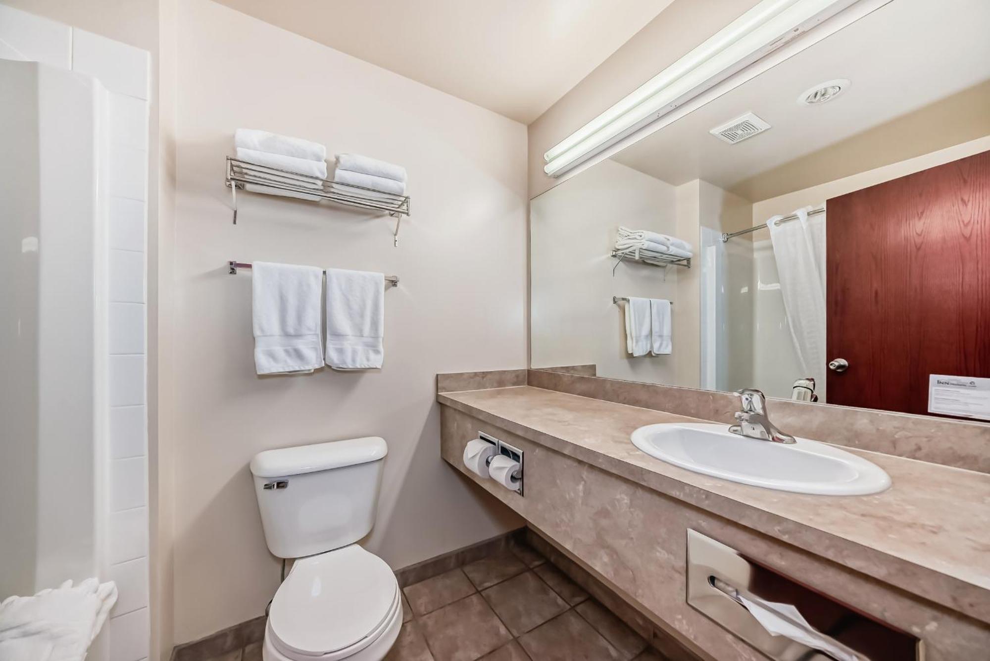Grande Cache Inn & Suites Eksteriør billede