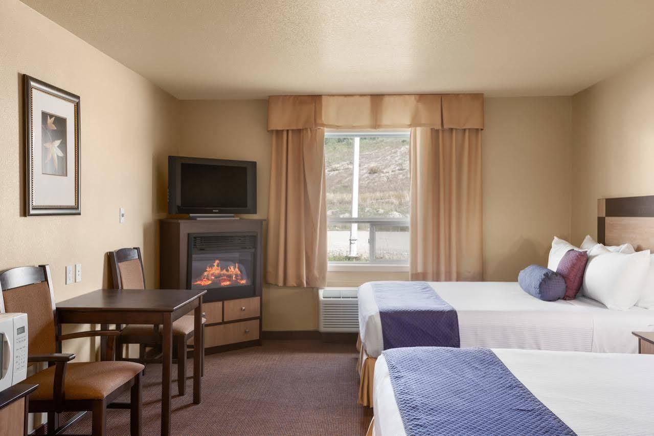 Grande Cache Inn & Suites Eksteriør billede